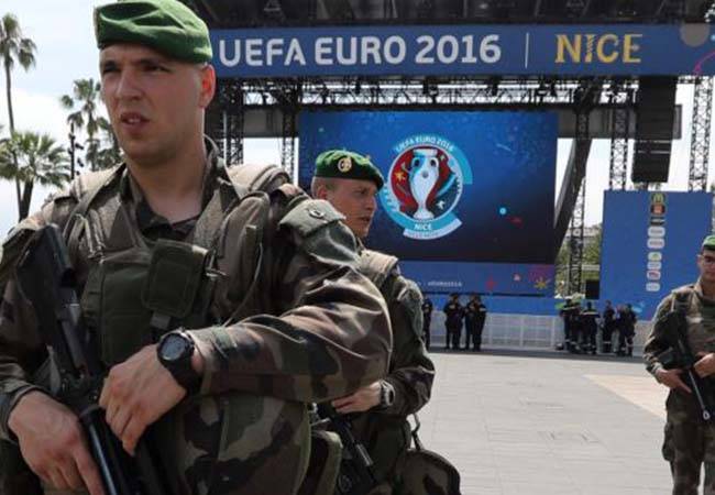هولاند يعترف بالخطر المحدق خلال كأس أوروبا..فما هو رده؟