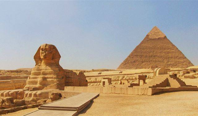 مصر ترد على "داعش": ستزولون وستبقى الأهرامات