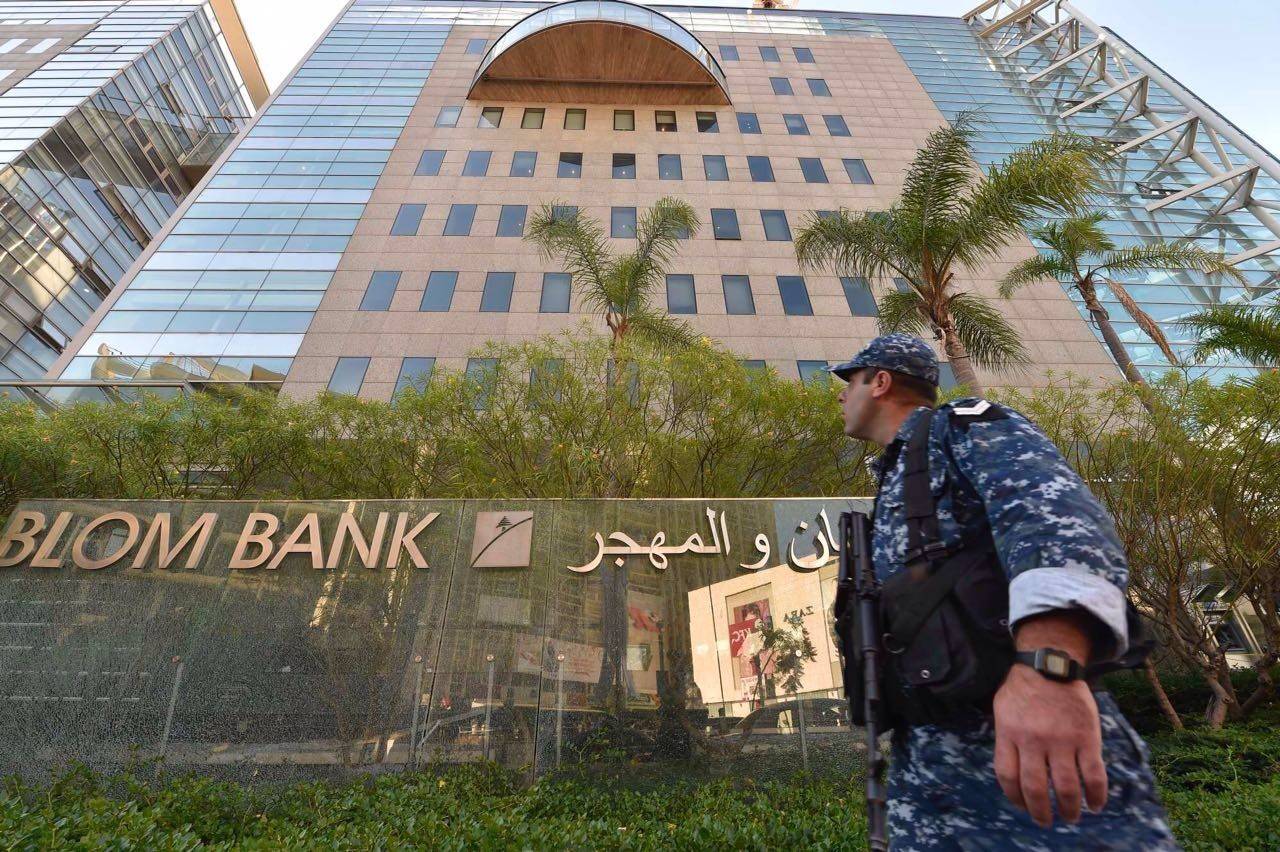 بالصور.. هكذا بدا اليوم موقع التفجير في فردان