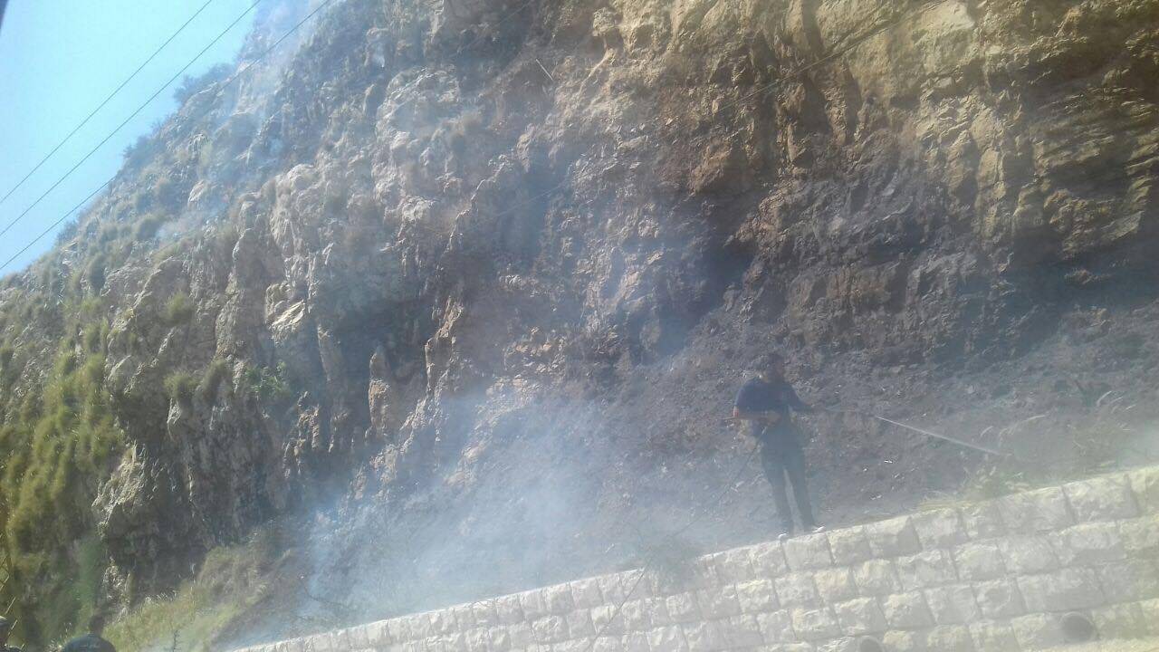 بالصور: إندلاع حريق مقابل كازينو لبنان