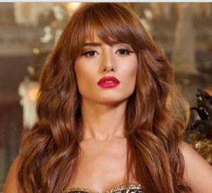 بالفيديو..زينة تسكب البنزين على رأسها وتحاول إشعال النار !