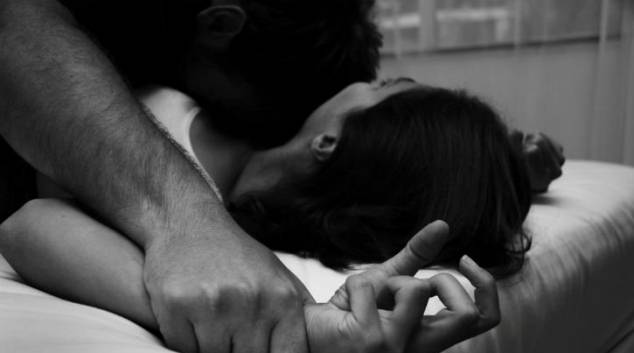 اعتدى عليها جنسياً وصوّرها عارية في النبطية.. قبل توقيفه!
