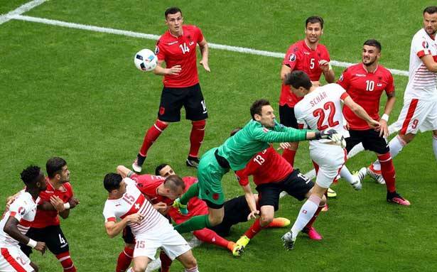 نهائيات بطولة أمم أوروبا 2016 في كرة القدم
فوز ويلز (2-1) وسويسرا (1-0) وتعادل انكلترا (1-1)