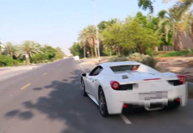 بالفيديو.. اشترى سيارة “فيراري”بنقود ال”يوتيوب”