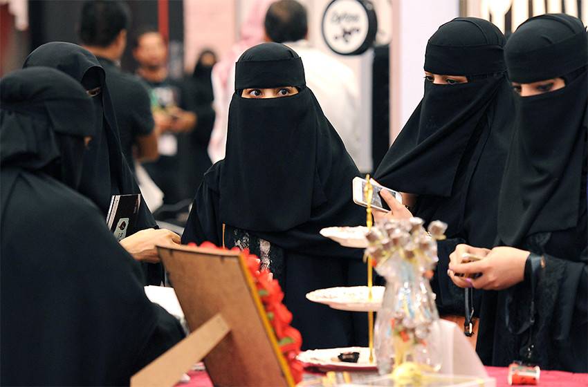 السعودية لمواطناتها: إخلعن النقاب في هذا البلد!