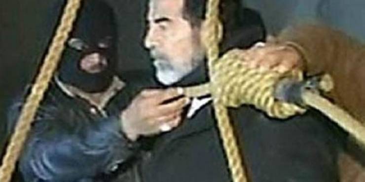 بالفيديو: ما هو سر ابتسامة صدام حسين أثناء الاعدام