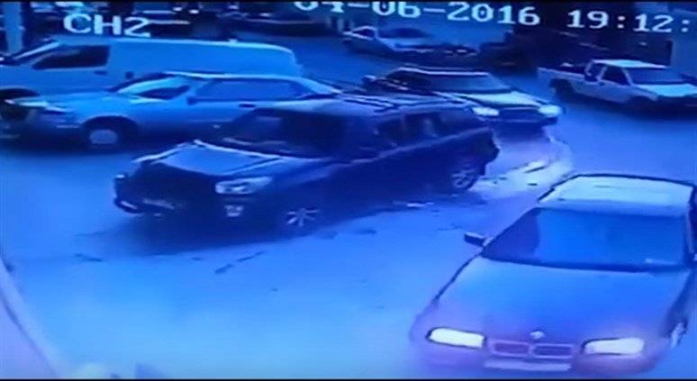 بالفيديو: ركنت الوالدة السيّارة جنوب لبنان، نزلت منها فيما أبقت ابنها داخلها.. وهذا ما حصل!