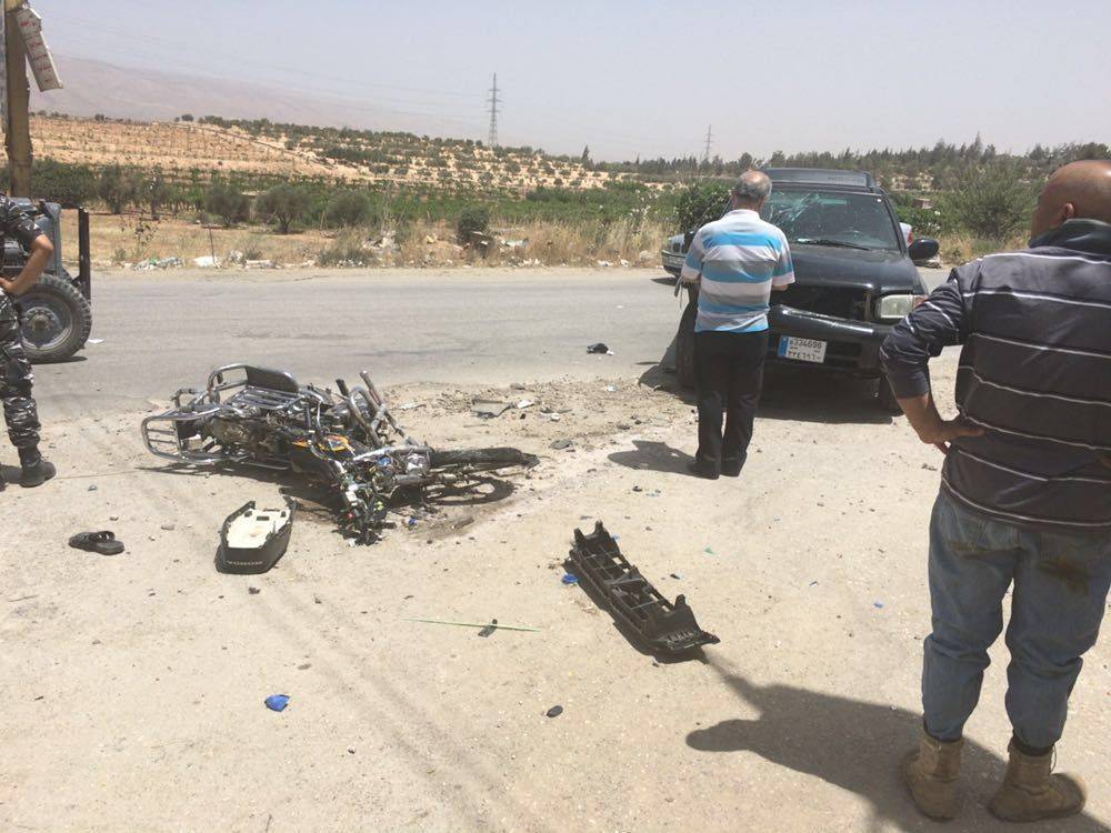مقتل سائق دراجة بحادث تصادم على طريق عام لبلدة