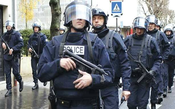ارهابيون يخططون لتفجيرات في فرنسا وبلجيكا
هولاند يهدد بمنع التظاهرات وحماية الممتلكات