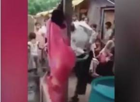 بالفيديو - جَلَد زوجته وعشيقها أمام السكان!