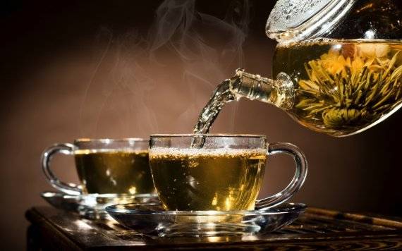 المشروبات الساخنة تضرّ صحّتك.. لكن لماذا القهوة مستثناة؟