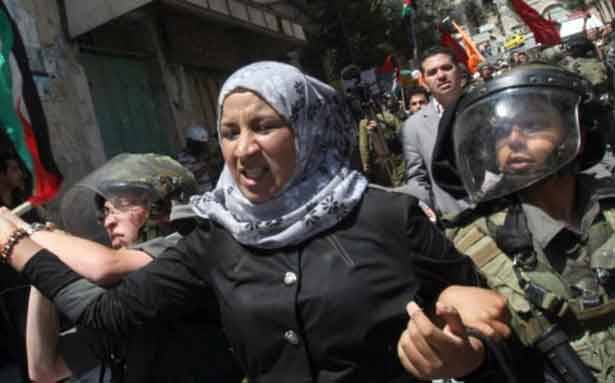 طيران العدو يقصف غزة
ذهبت لزيارة ابنها الأسير فاعتُقلت !
