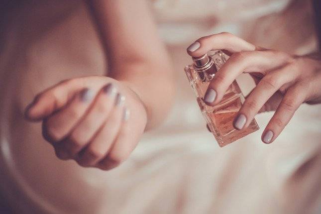 هل تستطيع الصائمة استخدام العطور؟