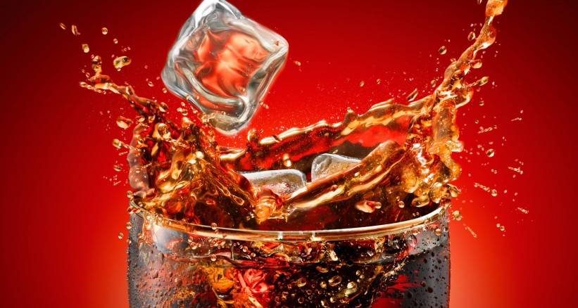 ماذا يحدث خلال ساعة من شرب الكولا؟
