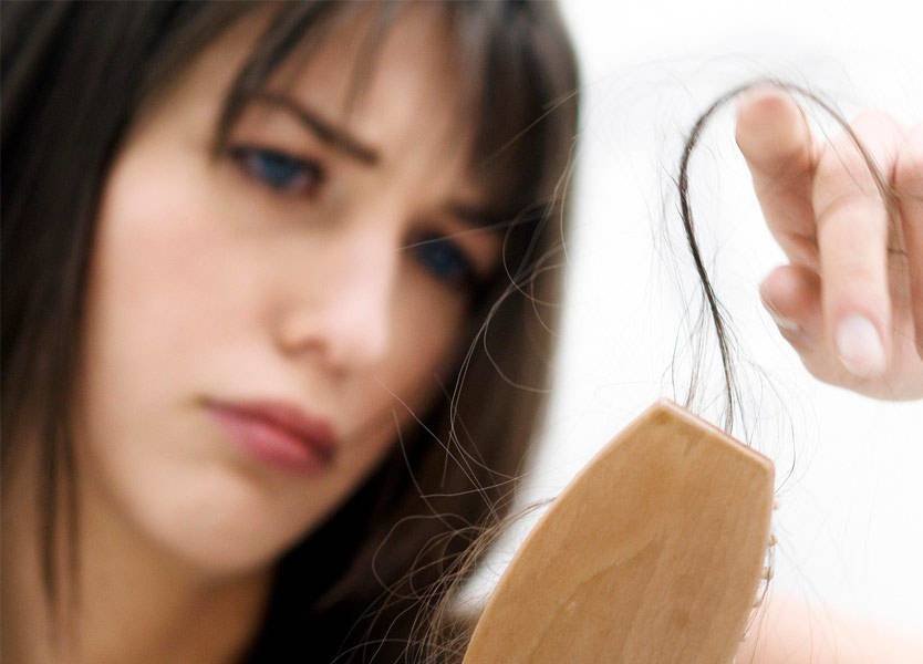 خطأ ترتكبينه بالفرشاة يدمّر شعركِ!