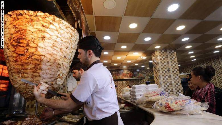 ما هي أخطار الألمنيوم على الصحة عند لفه بالأطعمة واستعماله في الطهي؟