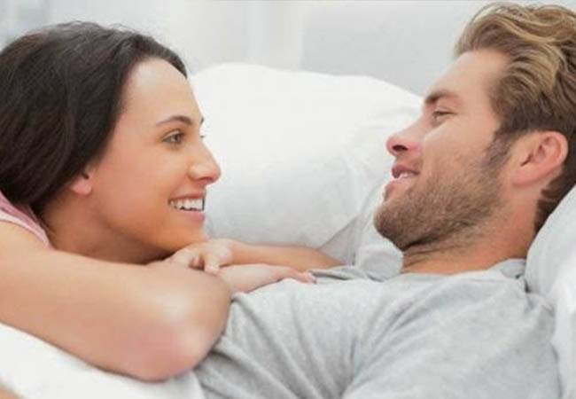 6 علامات.. تدل على سعادة زوجك في حياته معك