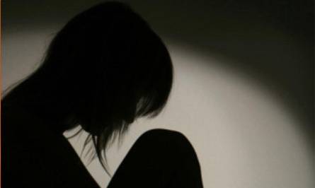 لماذا المرأة اكثر عرضةً للإكتئاب؟