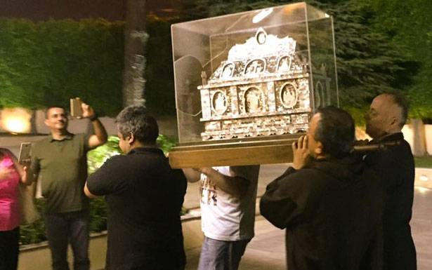 ذخائر القديسة مريم ليسوع المصلوب جالت في الفنار و«تيلي لوميير»