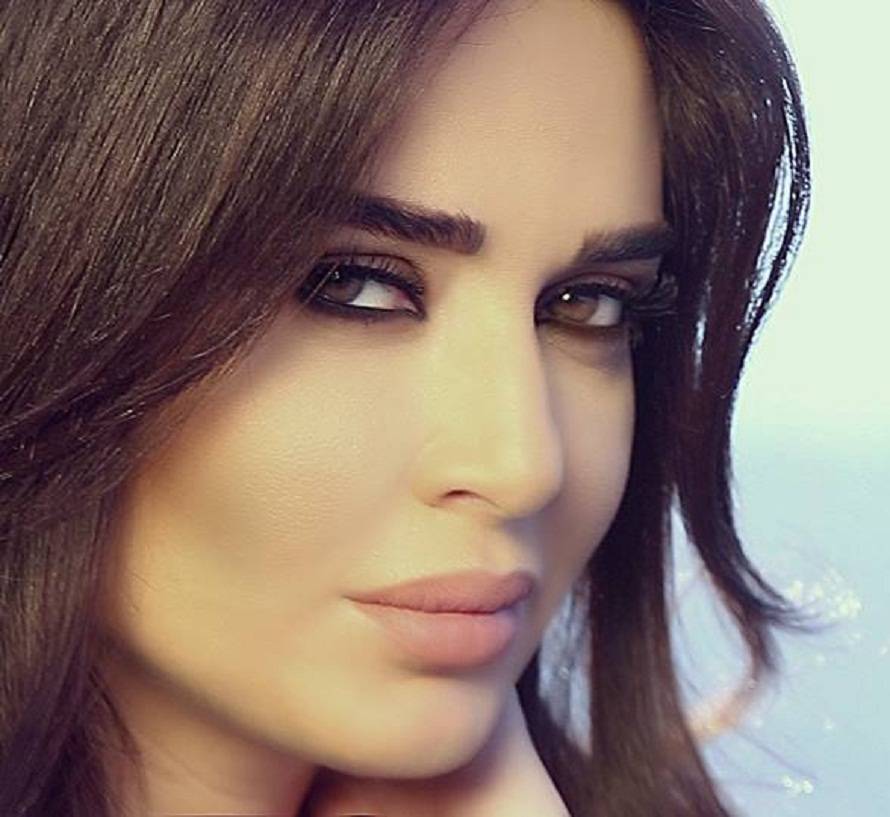 سيرين عبد النور تنشر صورة على المسبح