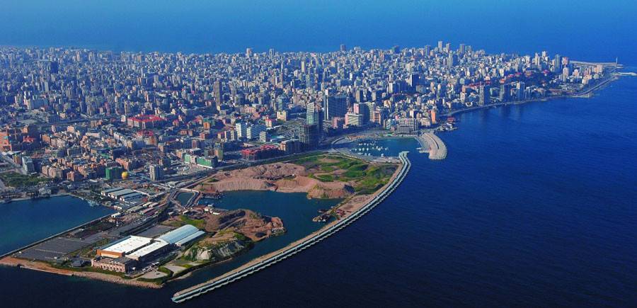 بالفيديو: عائلة لبنانية هربت من لبنان بحراً.. وعادت إليه جواً