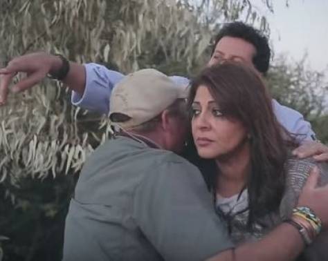 بالفيديو - هالة صدقي تنهار وتجبر هاني رمزي على تغيير فقرات برنامجه!