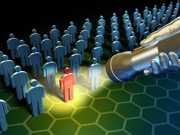 تهديد نائبة بقتل أبنائها وأحفادها.. من هي وما السبب؟