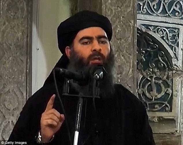 بالصور: منزل زعيم "داعش" البغدادي في الصحراء مع مسبح ومزرعة للابل والمواشي!