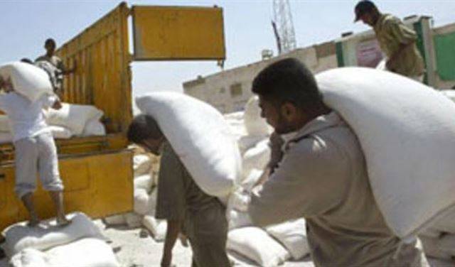 عمال "مطاحن لبنان الحديثة" يعتدون على المحامي خلف