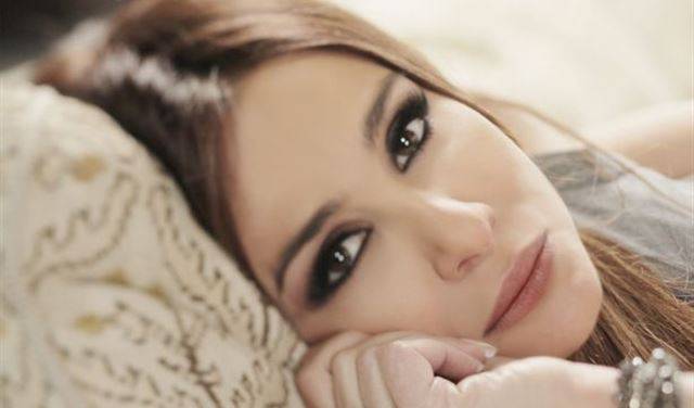 بالفيديو.. كارول سماحة تتعرض لحادث في فرنسا
