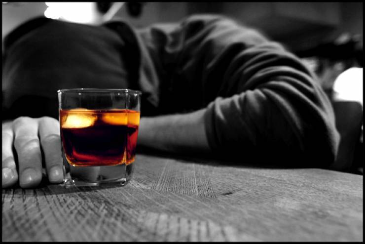 ماذا يحدث للجسم حال التوقف عن شرب الكحول؟