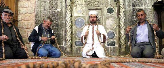مسبحة تركية تجذب المصلين في رمضان.. ما قصتها؟