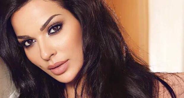 بالصور - نادين نجيم أصبحت شقراء ساحرة