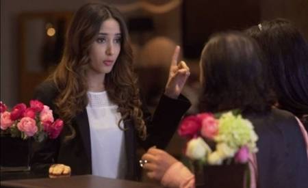 من هي مذيعة (رامز بيلعب بالنار)؟