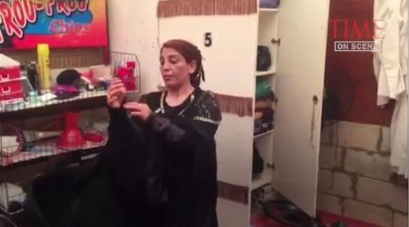 خلعت حجابها انتقاماً من "داعش"