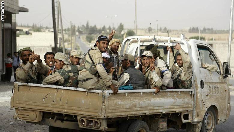 المرصد: قوات سوريا الديمقراطية تدخل منبج للمرة الأولى.. وعشرات القتلى المدنيين في غارات على الرقة