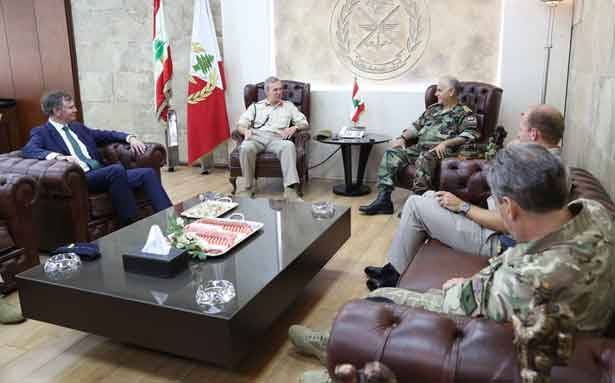 قائد الجيش التقى 3 نواب
ورئيس أركان الدفاع البريطاني