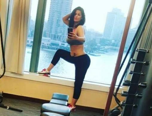 بعد فيديوهات ظهرت فيها غير محتشمة... سما المصري تخرج عن صمتها