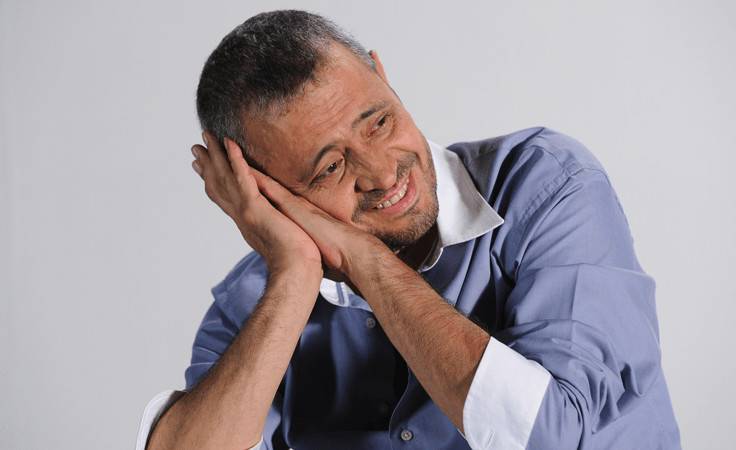 هذه هدية وسوف لجمهوره