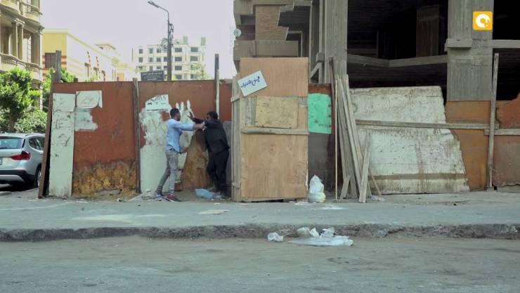فيديو: فنان مصري يتعرض للضرب بسبب فتاة!