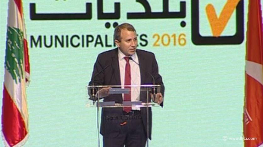 باسيل: سنمنع السوريين من فتح محال في بلدياتنا