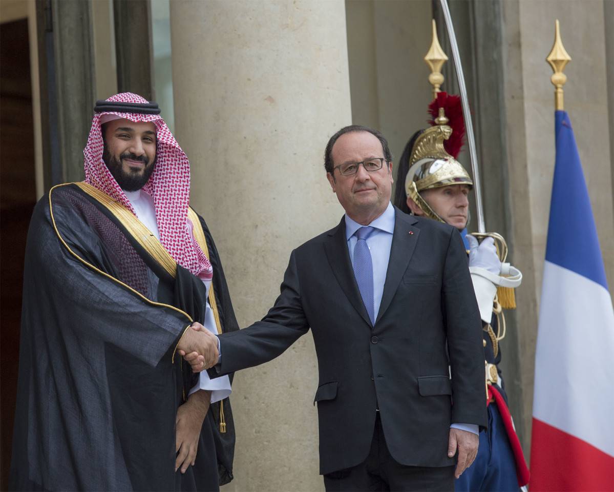 ولي ولي العهد السعودي يلتقي هولاند في الإليزيه