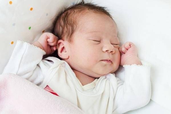 لهذا السبب أطلبي عدم تحميم مولودك بعد الولادة!