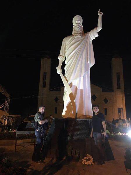 بالصور شباب القاع يدافعون عن بلدتهم