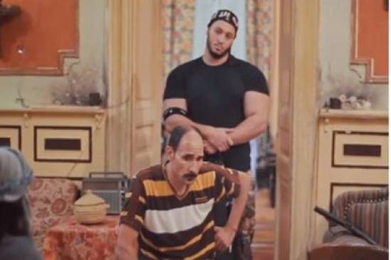 بالفيديو: دواعش يطلبون من سائق تاكسي المشاركة في عمل إرهابي.. شاهد ماذا فعل؟