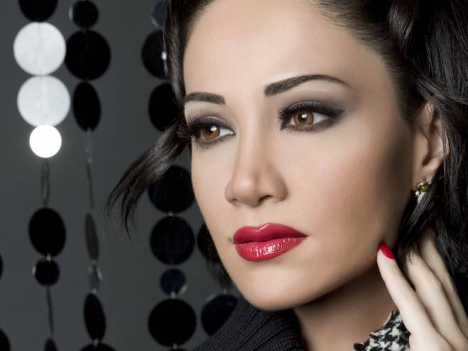 بالصورة: الفنانة ديانا حداد ترتدي الحجاب وهذا ما قالته