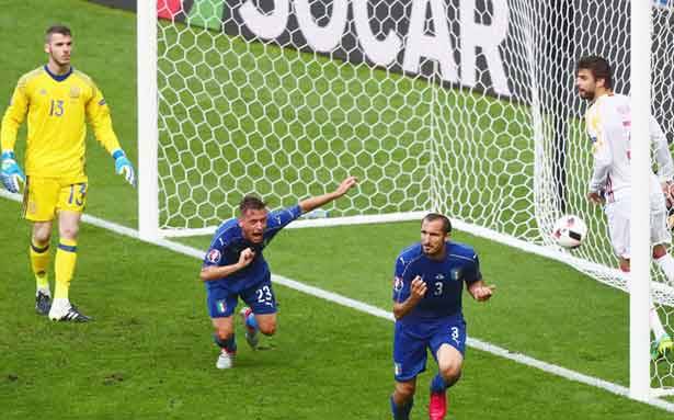 نهائيات بطولة أمم أوروبا 2016 في كرة القدم
ايطاليا تجرد اسبانيا من لقبها (2-0) وايسلندا تطيح بانكلترا (2-1)