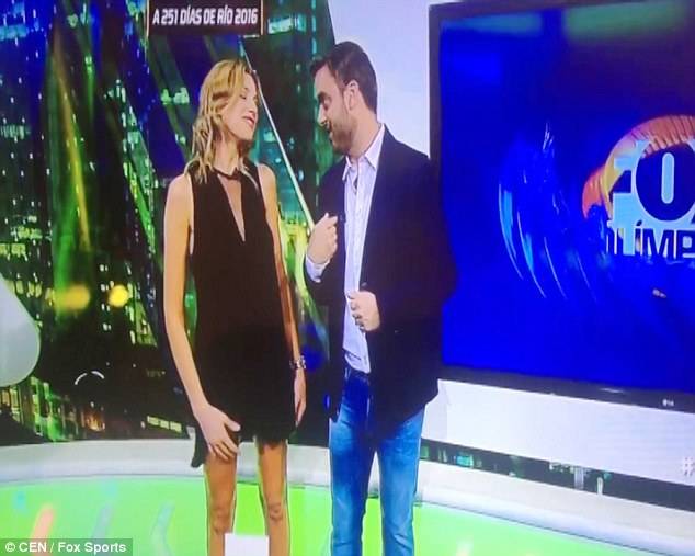 بالفيديو: مراسلة بموقفٍ لا تُحسد عليه مباشرة على الهواء