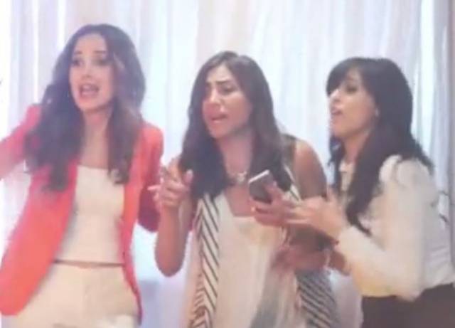 بالفيديو - دينا الشربيني تحترق وتنهار في برنامج "رامز بيلعب بالنار"!؟