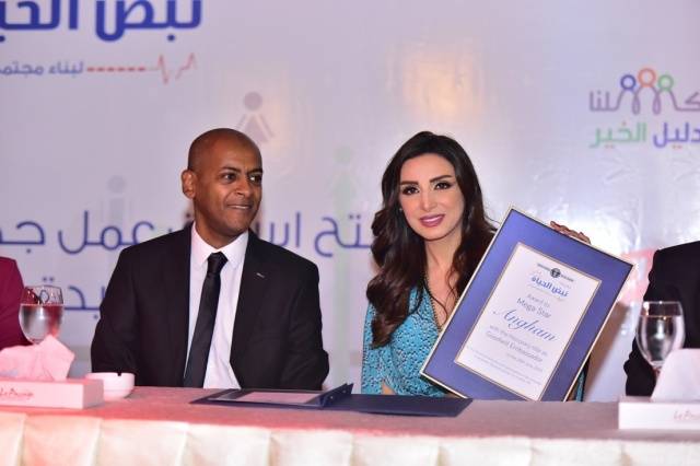 بالصور- أنغام سفيرة حملة خيرية لتشغيل النساء